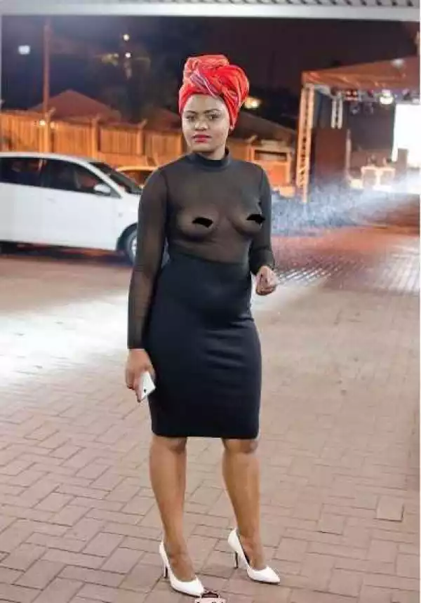 Young Woman Exposes Breasts in Public After Stepping Out Braless in This Outfit (Photo)